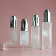 30ml tiputtipulloja pipetillä