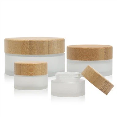 Ylelliset kosmetiikkapurkit